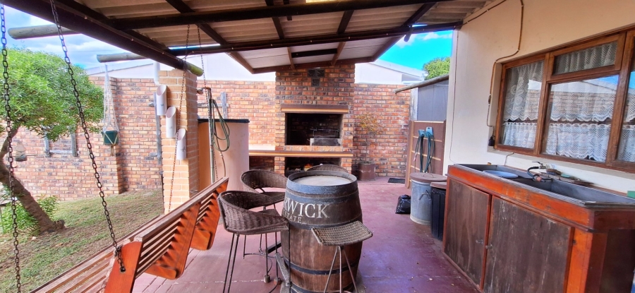 4 Bedroom Property for Sale in Albertinia Western Cape